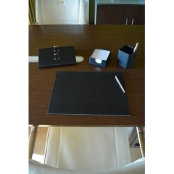 Vade Tomas Carnero Polipell Script Juntes 40X31 Cm. Negre